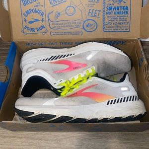 Brooks sneakers